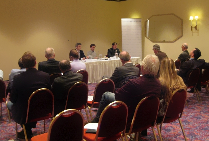 Podium mit Sebastian Blumenthal, Philipp Neuenfeldt u. Dr. Martin Thunert (v.l.)